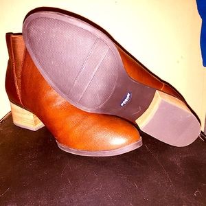 NEW size 9M DcSchools booties